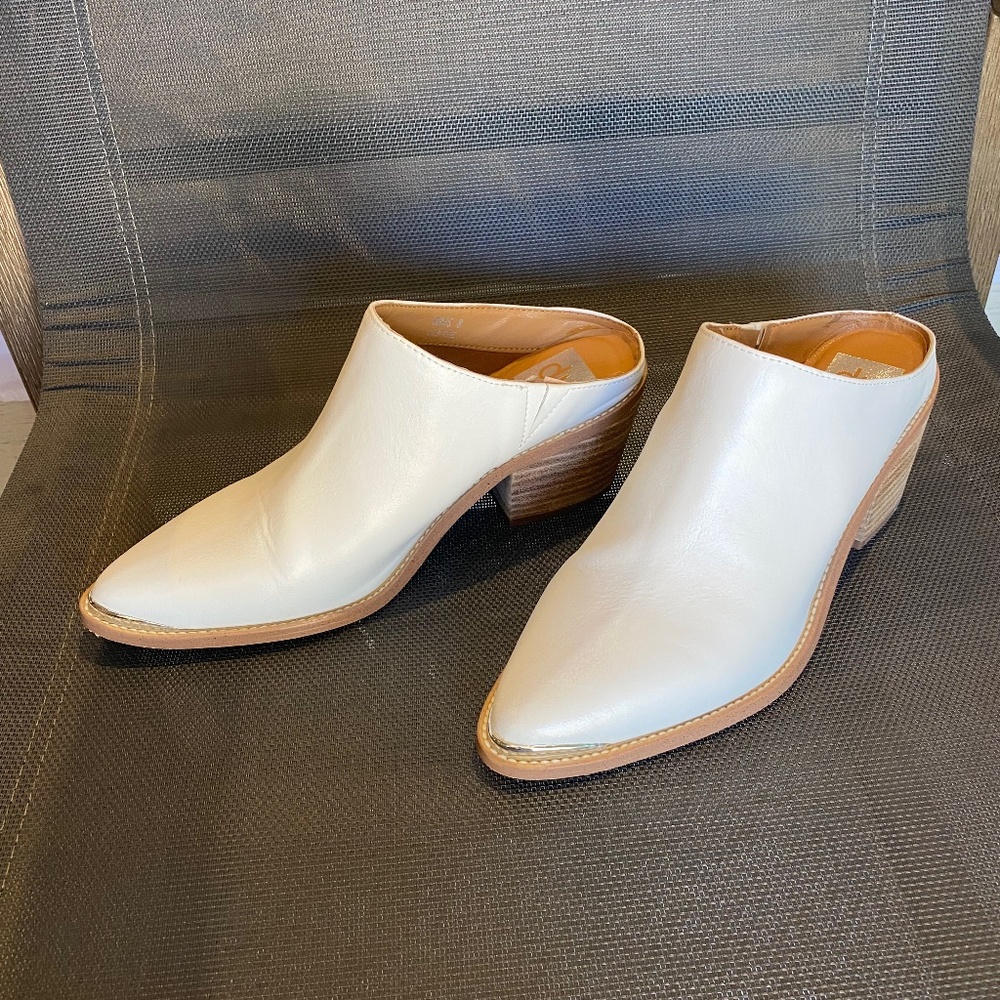 DV by Dolce Vita White Silver Tip Mules Slides Clogs Size 8